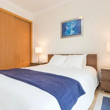 Apartment Casa Azul, Fast Wi-fi, Airco, Pool & Bbq Near The Da Rocha Portimão
