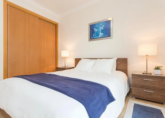 Apartment Casa Azul, Fast Wi-fi, Airco, Pool & Bbq Near The Da Rocha Portimão