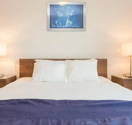 Casa Azul, Fast Wi-fi, Airco, Pool & Bbq Near The Da Rocha * Portimão